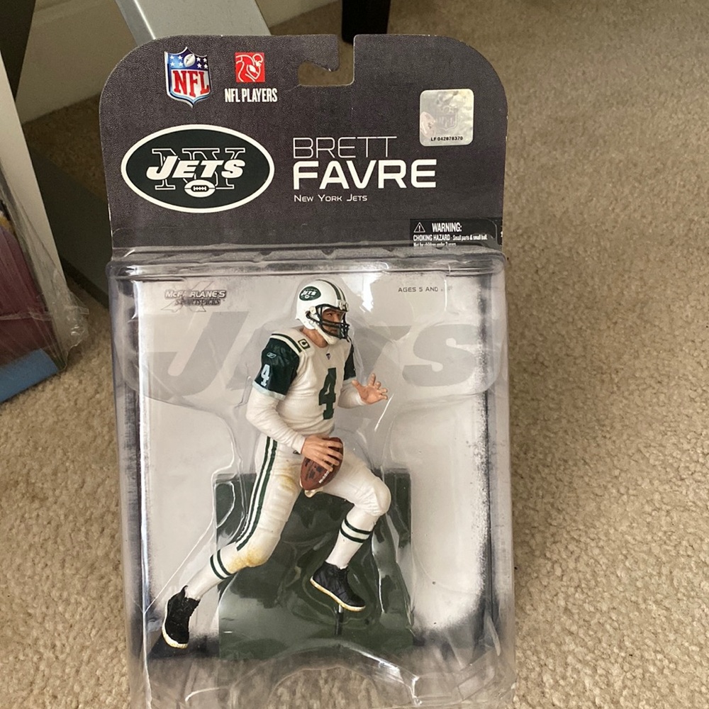 Brett Favre jets figurine
